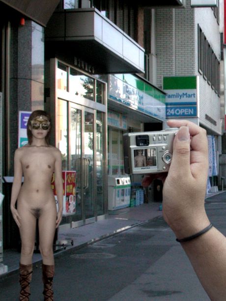 Japanese teen strips and shows her curves in the public place