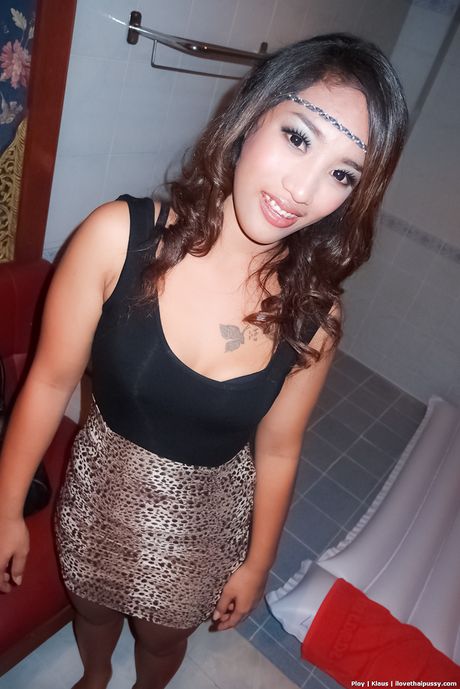 Rare pics of real Thai soapy massage girl fucked